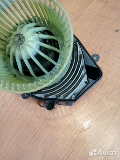 Мотор печки (вентилятор отопителя) Volkswagen