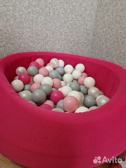 Сухой бассейн с шариками