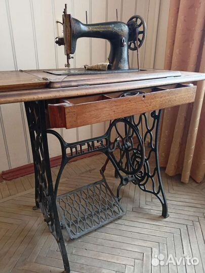 Швейная машина