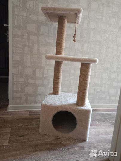Когтеточка с домиком для кошек