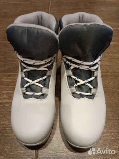 Лыжные ботинки детские 36й размер
