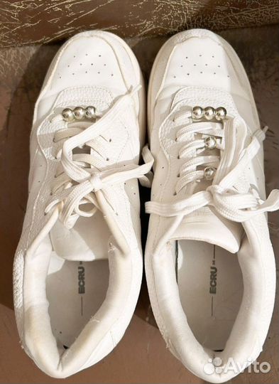 Кроссовки женские