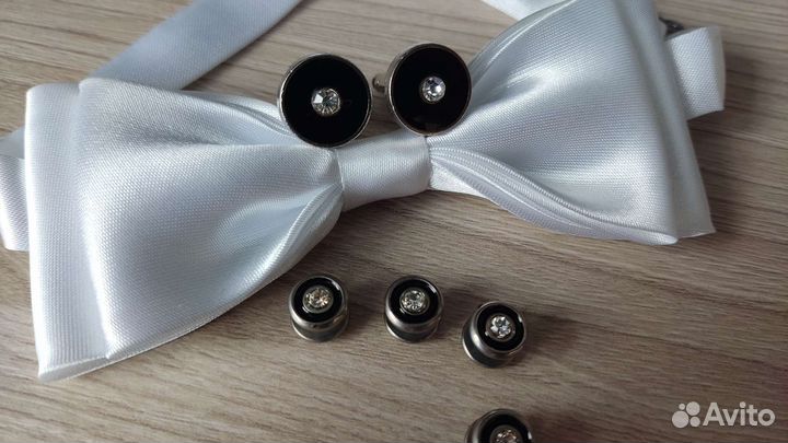 Бабочка и запонки