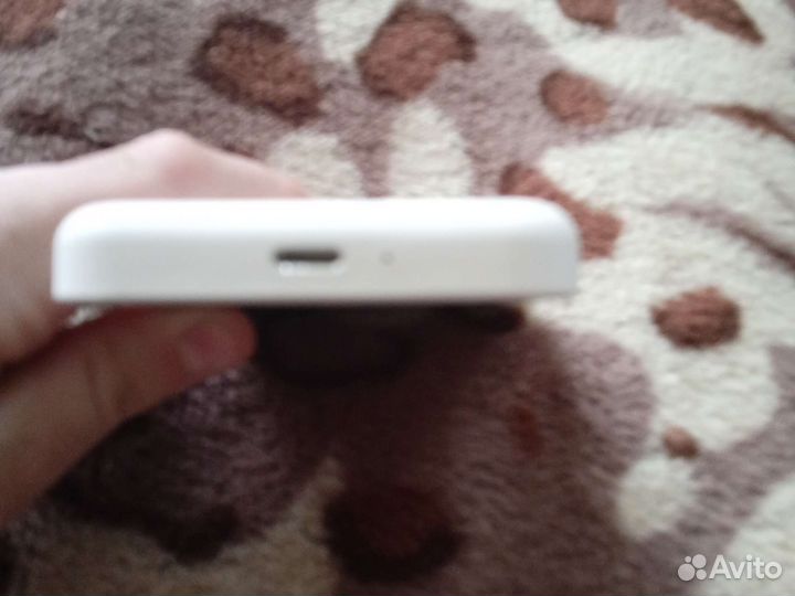 Повербанк apple