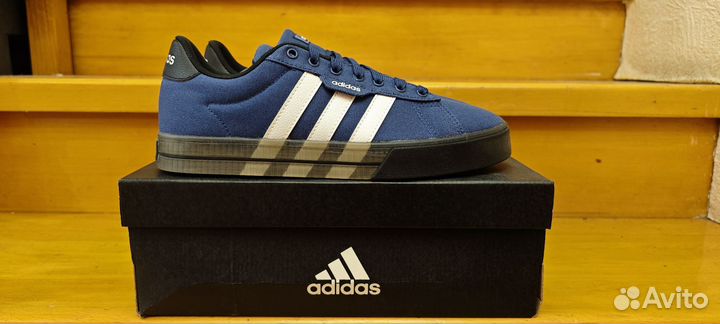 Кроссовки Adidas 40 и 41.5 размер оригинал