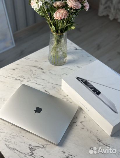 Продам MacBook Pro 13 Retina 2017 i5/8/128