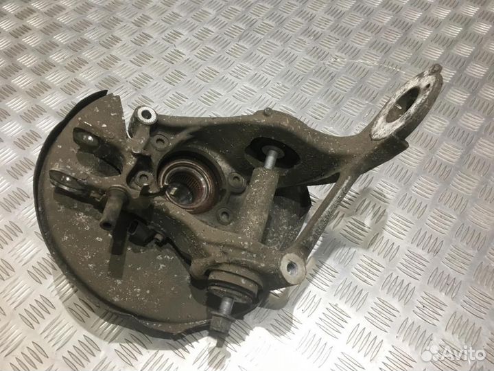 Кулак задний левый Audi A6 C7 8R0505431F