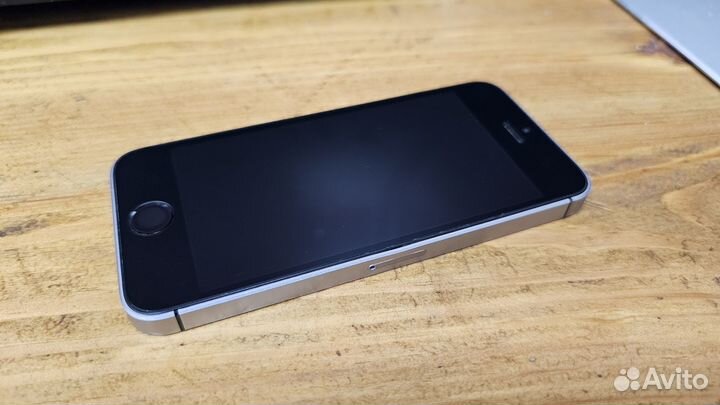 Смартфон Apple iPhone SE 32Gb LTE