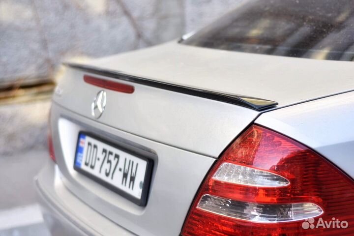 Спойлер на багажник и заднее стекло Mercedes W211