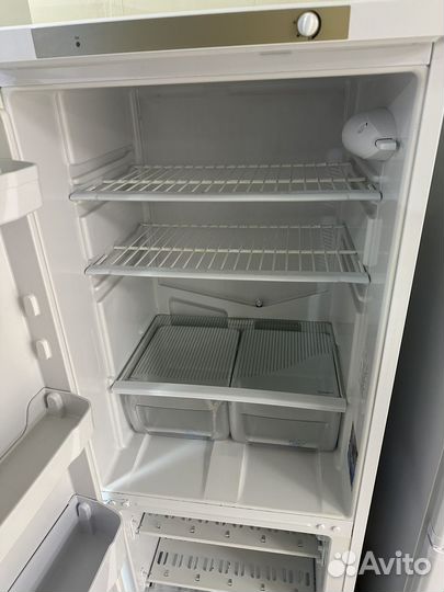 Холодильник Indesit идеальное состояние