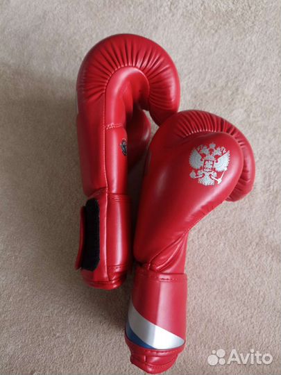 Боксерские перчатки