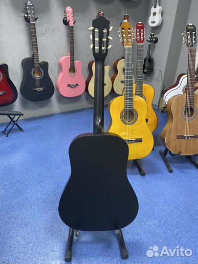 Классическая гитара черная матовая