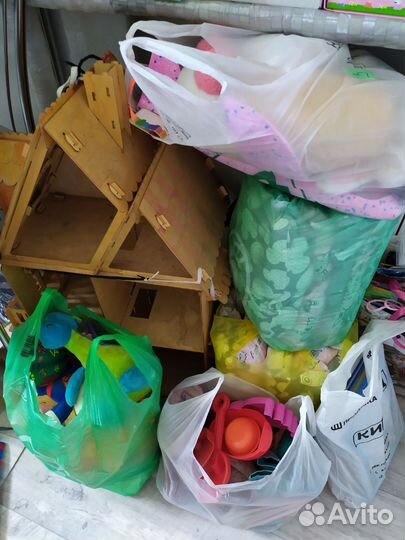 Игрушки одежда обувь книги для девочки 1-3 лет