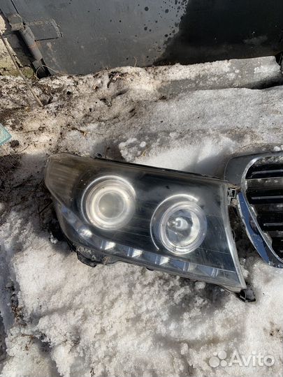 Фары на toyota land cruiser 200