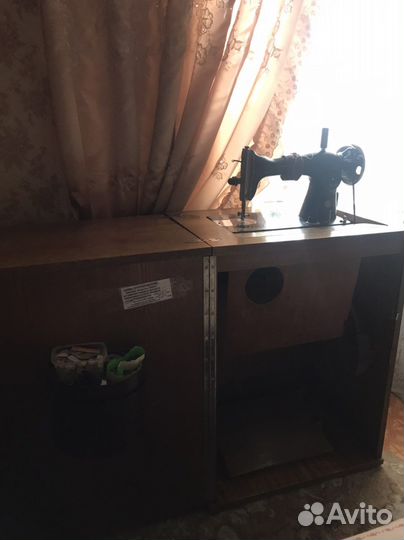 Швейная машинка Подольская с тумбой