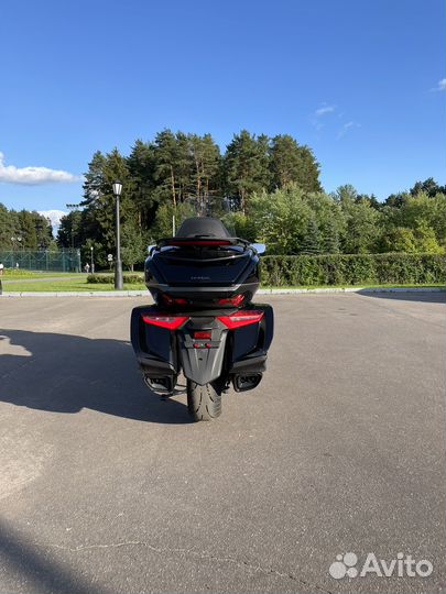 Продам Honda GoldWing Tour DCT (автомат)