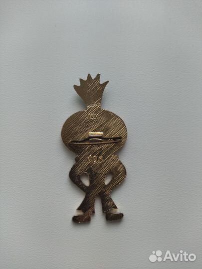 Советский значок Чиполлино