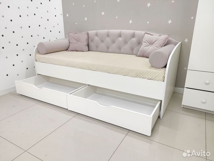 Детская кровать с мягким изголовьем