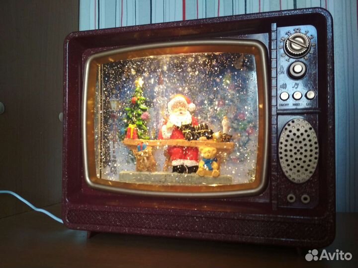 Новогодний подарок (игрушечный телевизор)