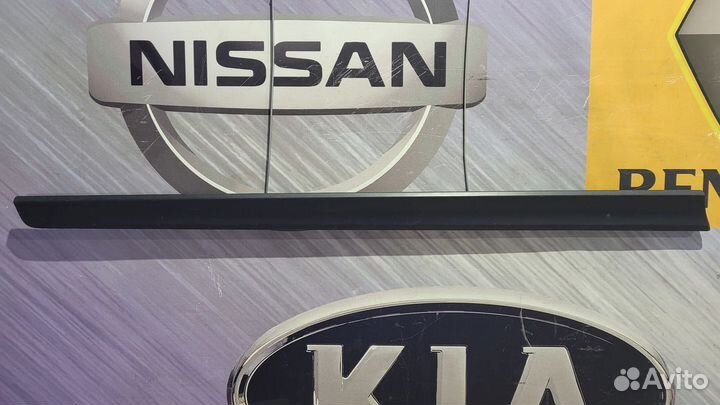 Накладка молдинг двери Nissan X-trail T32 Лев