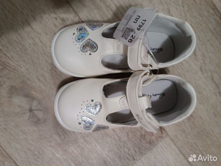 Туфли для девочки 26 размер новые