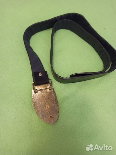 Ремень с ящерицей на пряжке