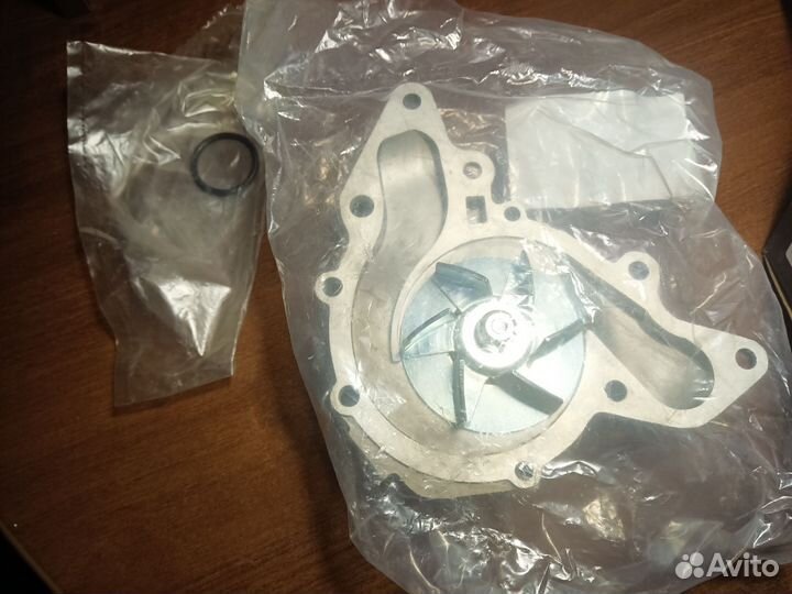 Помпа Chrysler Cirrus