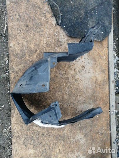 Подкрылок передний левый Honda Fit GE6