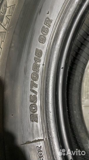 Bridgestone Blizzak DM-V2 205/70 R15