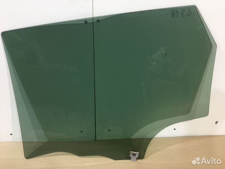 Стекло двери задней правое Mazda 3 BK