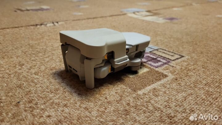 Квадрокоптер DJI Mini SE