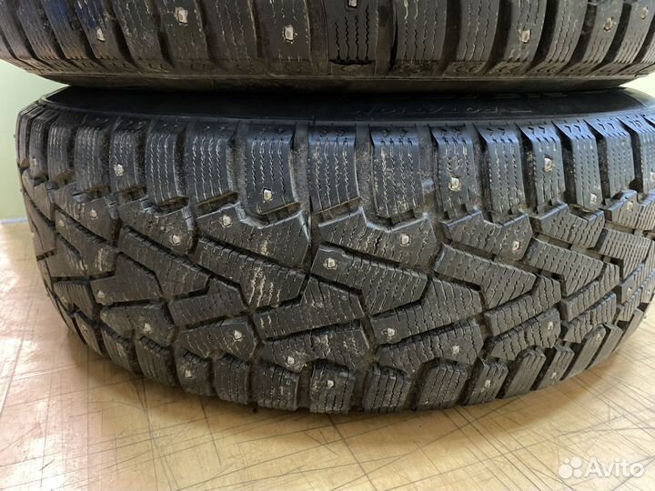 Pirelli Ice Zero 215/65 R16