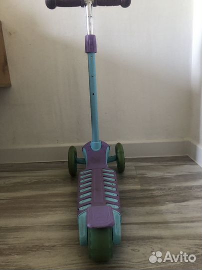 Самокат трехколесный