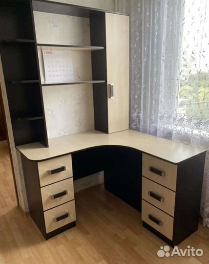 Угловой стол стенка и комод