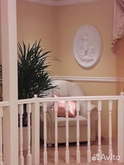 Роскошная скульптура на стену