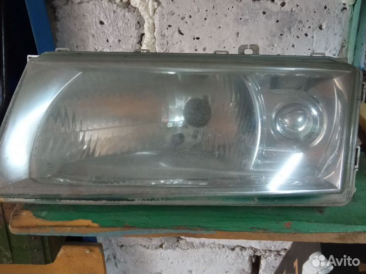 Фара передняя левая