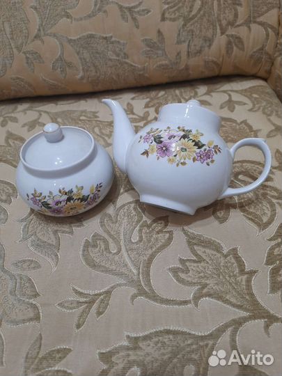 Посуда разная, кастрюля,кружки, ложки, чайник