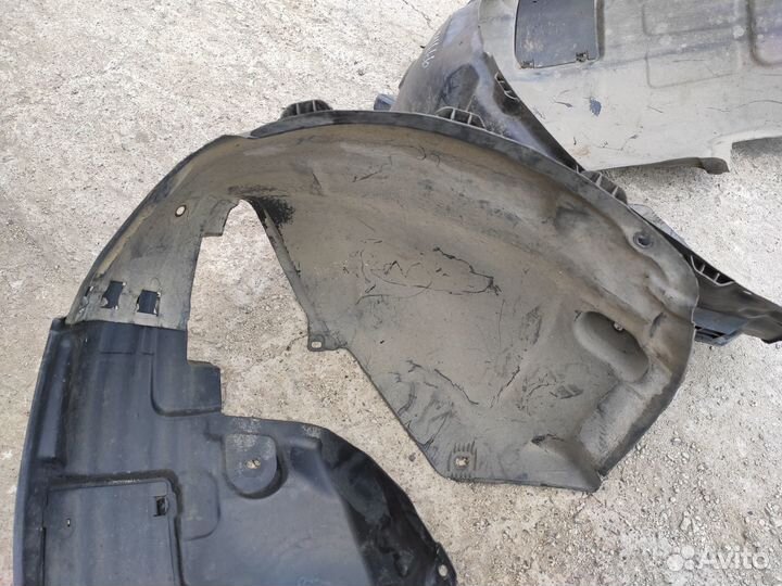 Подкрылок передний на Opel Zafira B