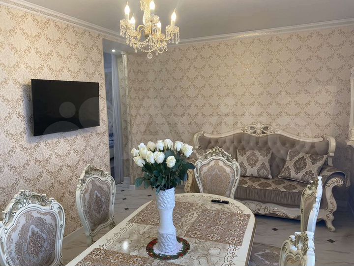 2-к. квартира, 100 м², 4/4 эт.