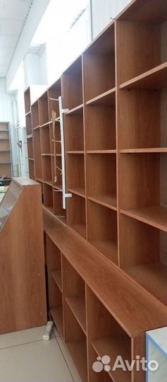 Витрины стеклянные, стеллажи, полки