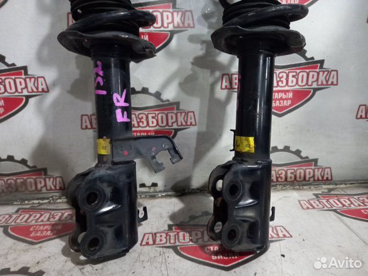 Стойка передняя Nissan March K13 HR12DE 2011