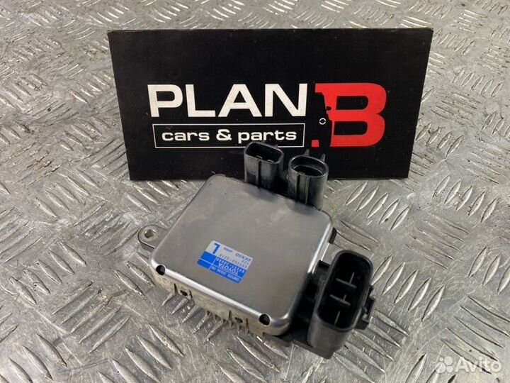 Блок управления вентилятором Toyota Highlander