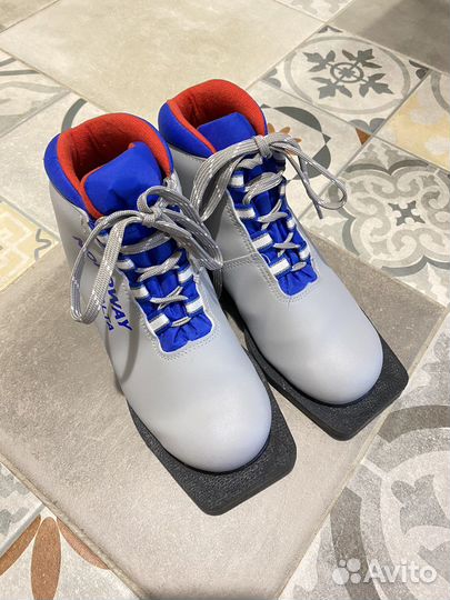 Лыжные ботинки Nordway. Размер 35