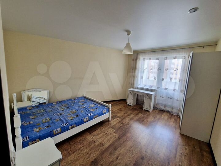 3-к. квартира, 100 м², 8/17 эт.