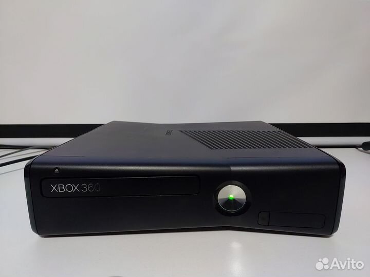 Xbox 360 - 1tb - 130игр, 2 геймпада