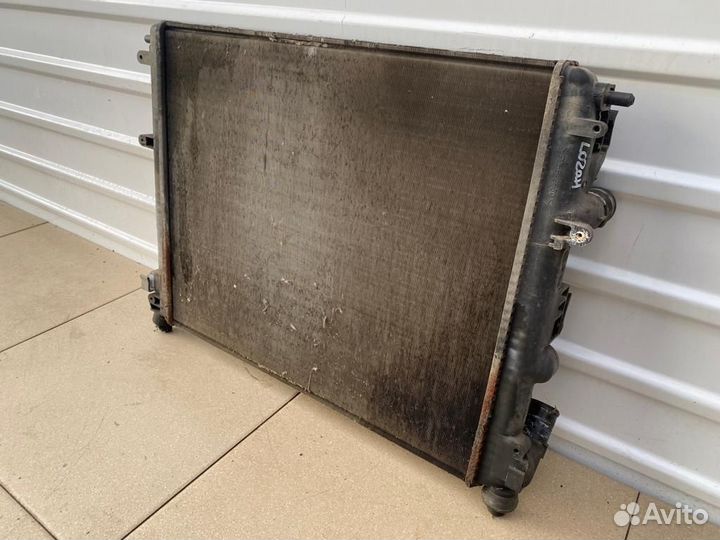 Радиатор охлаждения Renault Logan