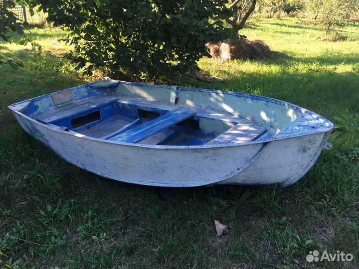 Лодка моторно-гребная