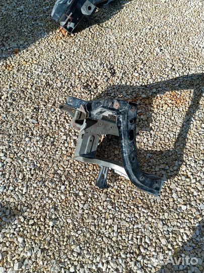 Кончик лонжерона телевизор на Honda Civic 4D