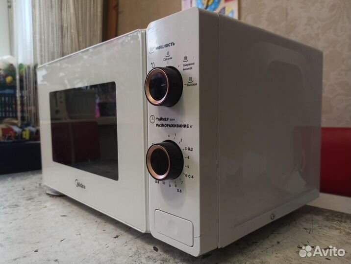 Микроволновая печь Midea MM720S220-W