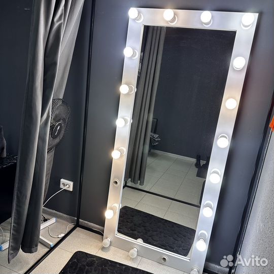 Зеркало с подсветкой в полный рост